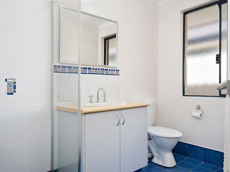 32 Plumwood Avenue, Hammond Park WA 6164