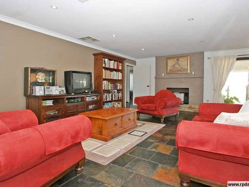 12 Sewell Court, Leeming WA 6149