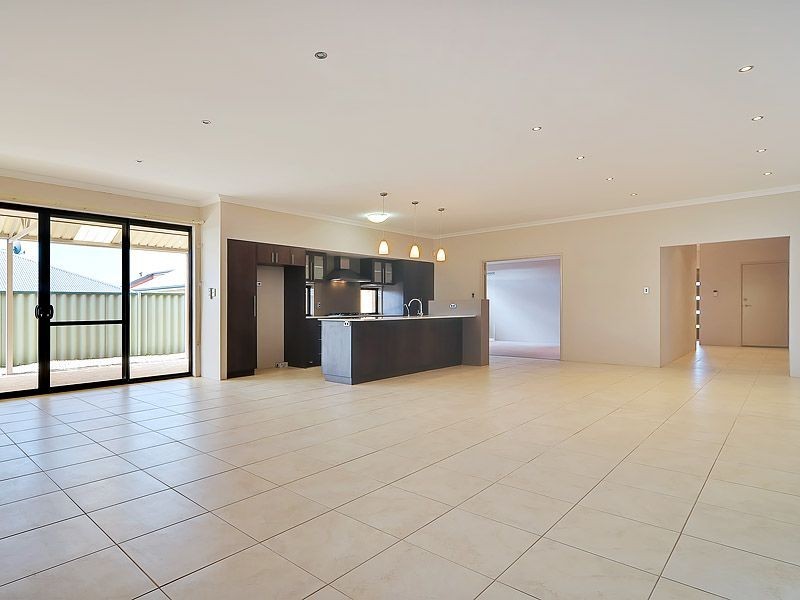 4 Augustus Court, Aubin Grove WA 6164