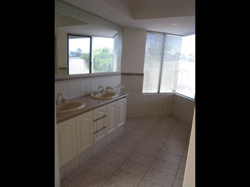 24 Cheshunt Gardens, North Lake WA 6163