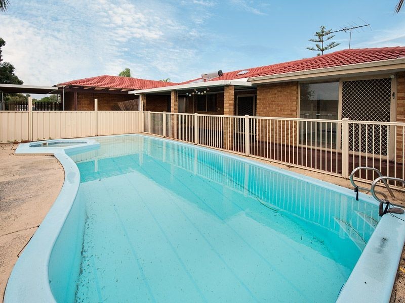 4 Daly Court, Leeming WA 6149