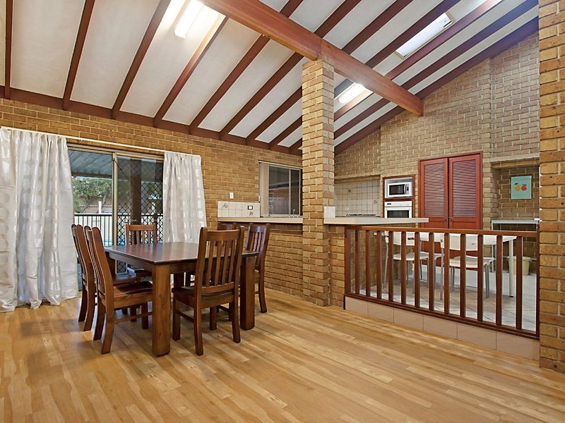 4 Daly Court, Leeming WA 6149