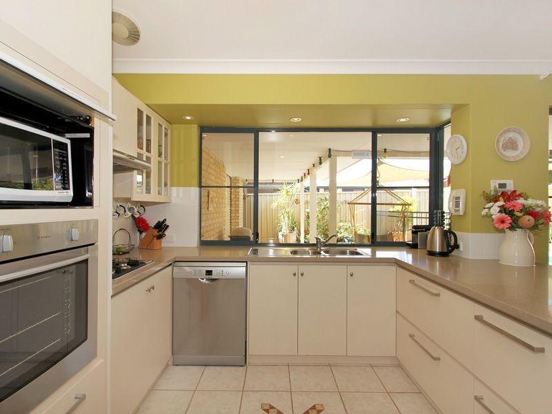 24 Riversdale Pass, Jandakot WA 6164