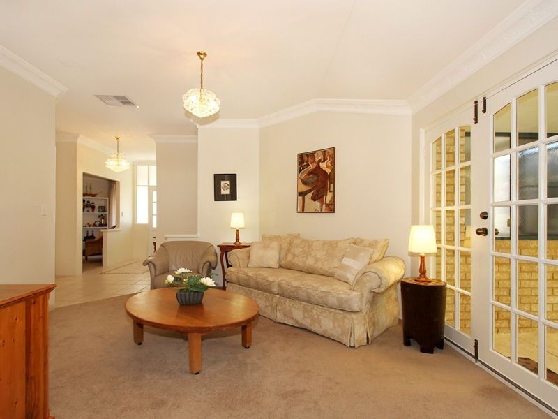 24 Riversdale Pass, Jandakot WA 6164