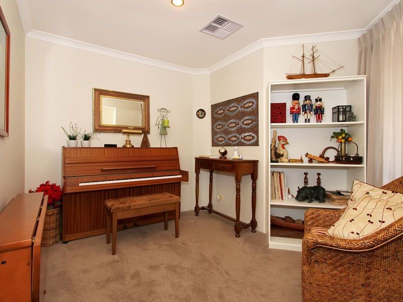 24 Riversdale Pass, Jandakot WA 6164