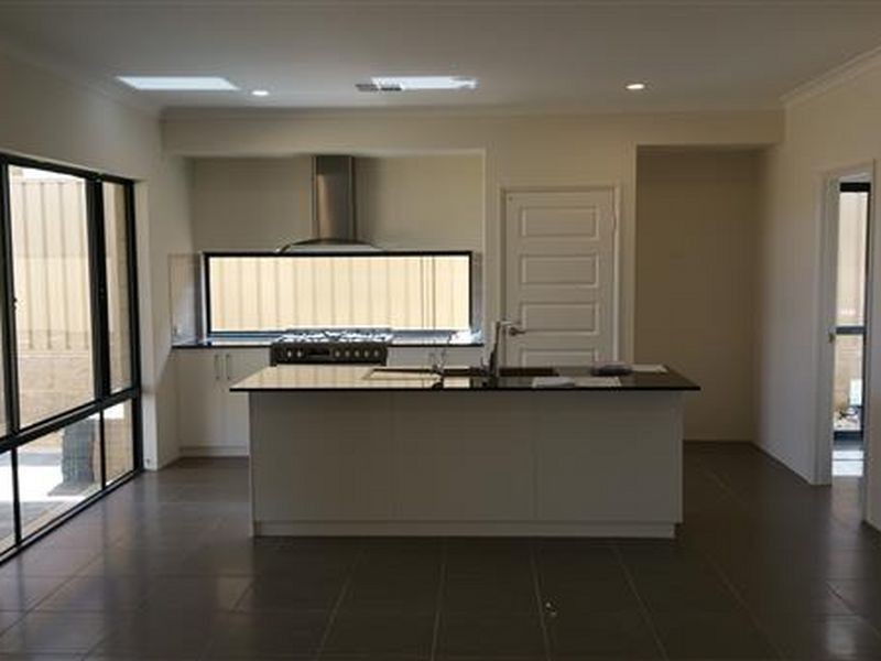 135 Frankland Avenue, Hammond Park WA 6164