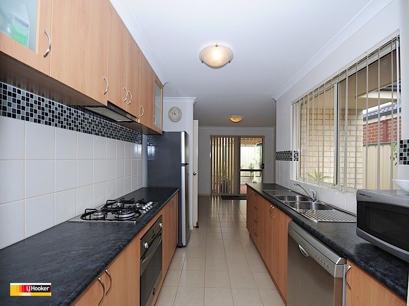 1/32 Pearson Drive, Success WA 6164