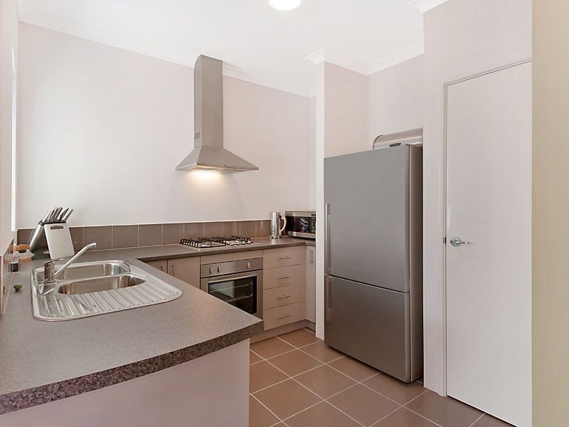 4/7 Crossville Way, Success WA 6164