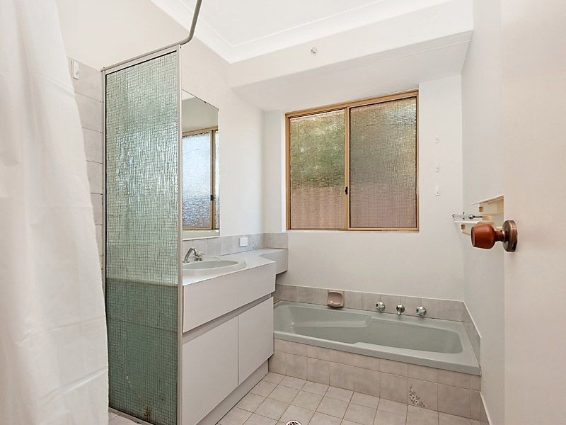 21 Farrington Road, Leeming WA 6149