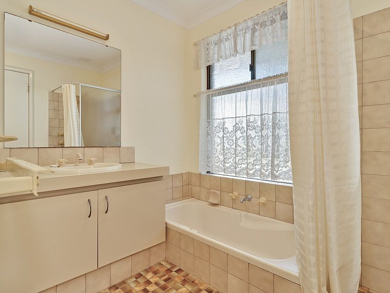 11 Windmill Drive, Bibra Lake WA 6163