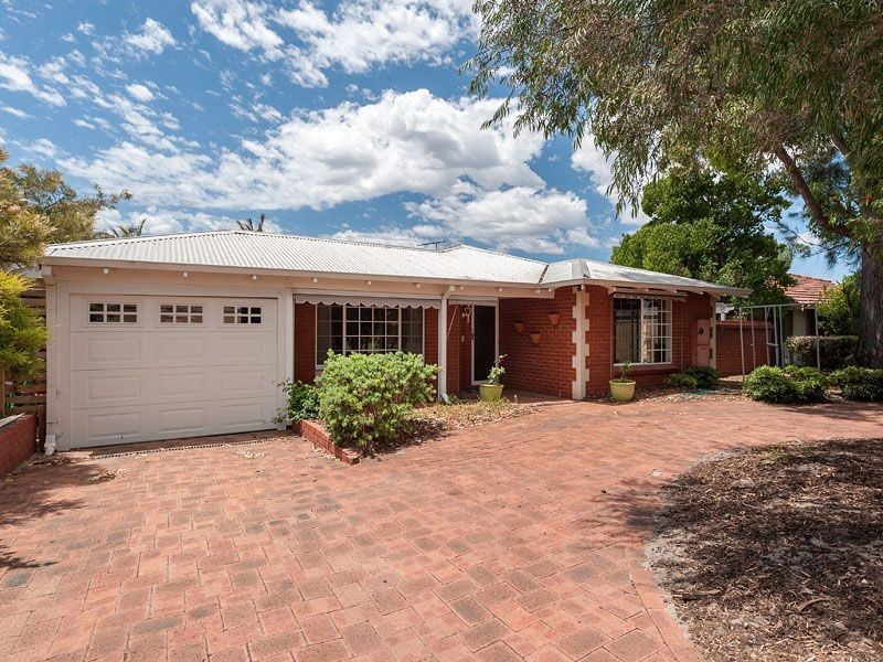 12 Townson Place, Leeming WA 6149