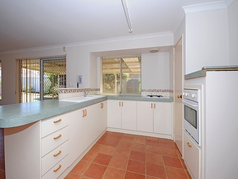 3 Marie Court, Atwell WA 6164