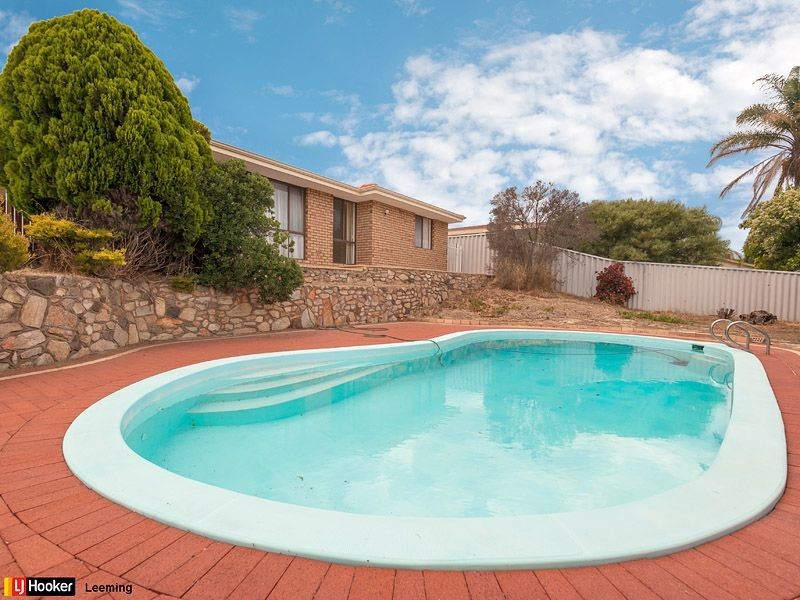 42 Jackson Avenue, Winthrop WA 6150