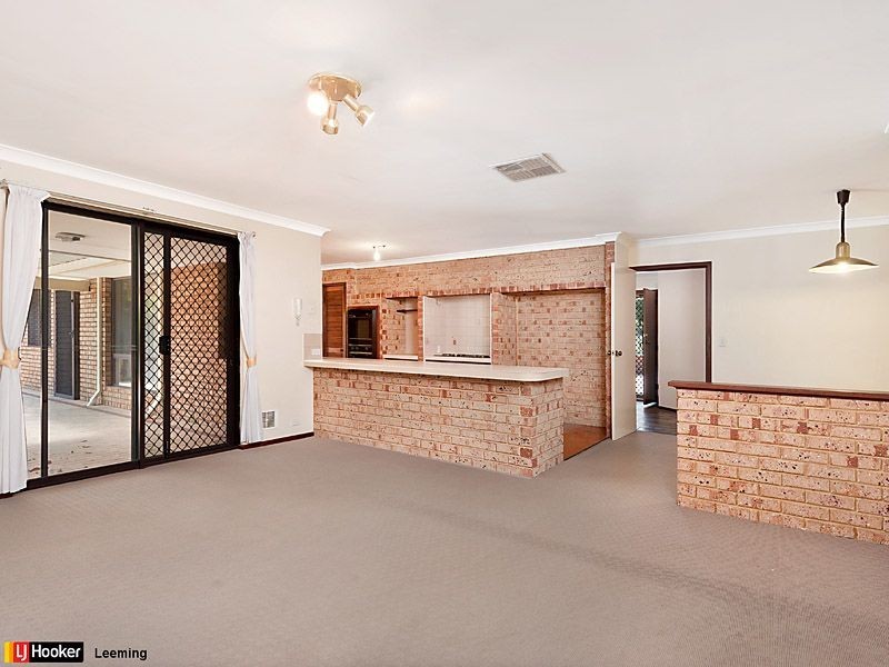 42 Jackson Avenue, Winthrop WA 6150