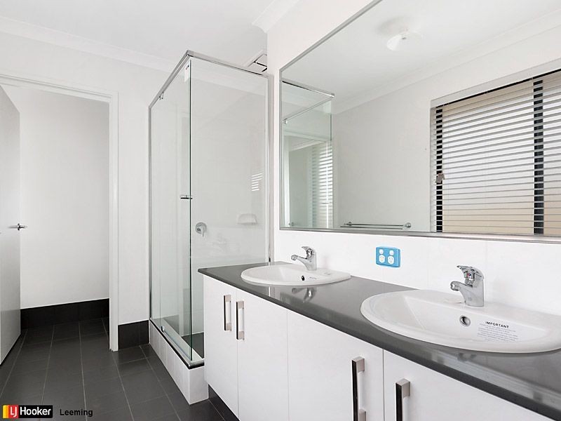 19 Lee-Steere Crescent, Piara Waters WA 6112