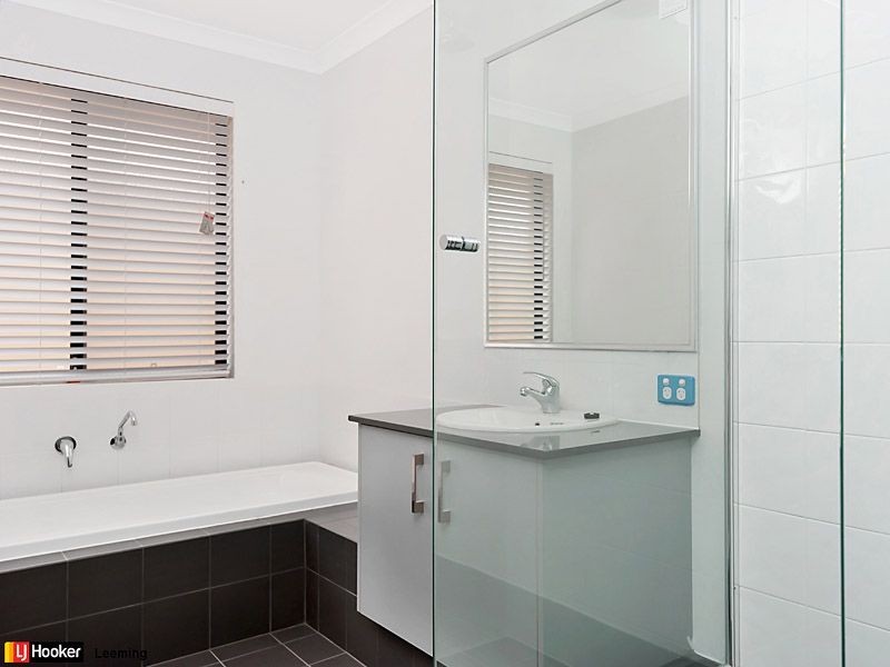 19 Lee-Steere Crescent, Piara Waters WA 6112