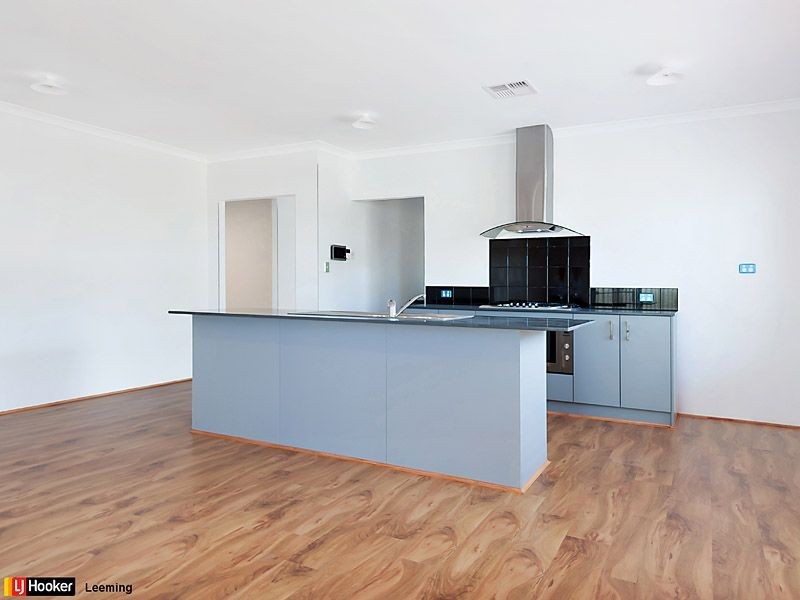 19 Lee-Steere Crescent, Piara Waters WA 6112