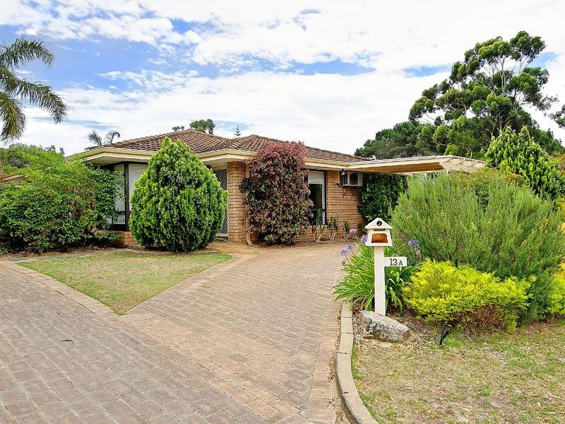 13A Moore Gardens, Kardinya WA 6163