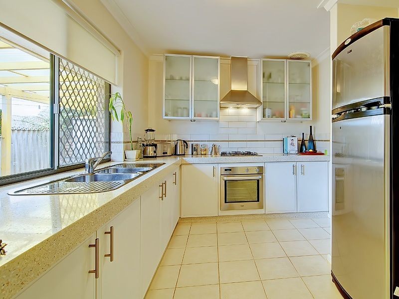 13A Moore Gardens, Kardinya WA 6163