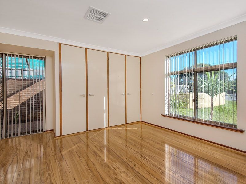 23 Collett Way, Leeming WA 6149