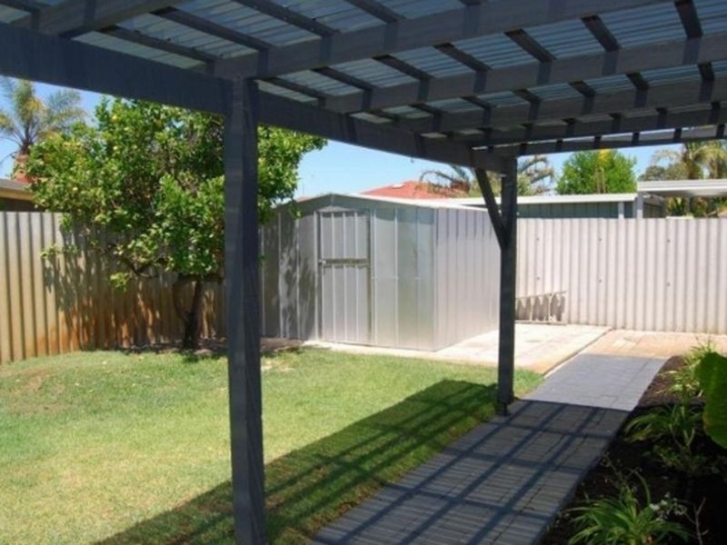 8 Warman Court, Leeming WA 6149
