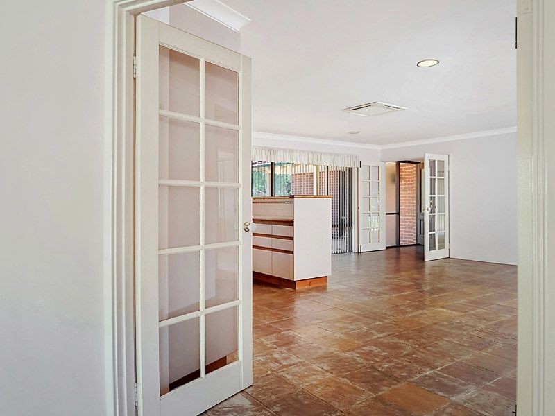 2 Oakland Heights, Leeming WA 6149