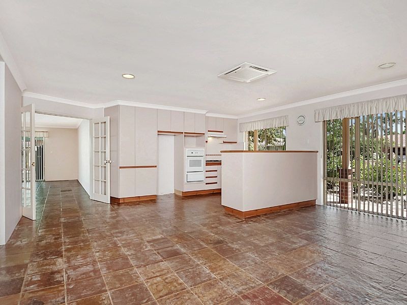 2 Oakland Heights, Leeming WA 6149