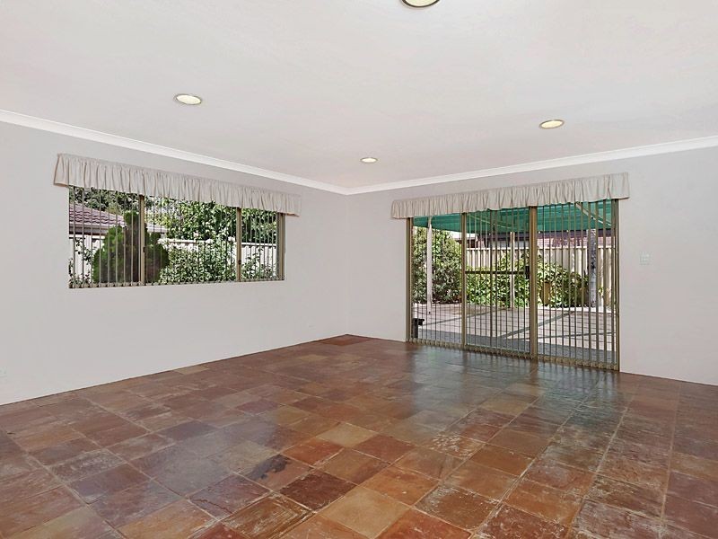 2 Oakland Heights, Leeming WA 6149