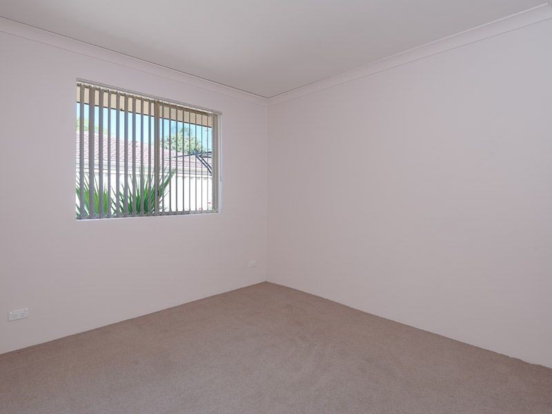 2 Oakland Heights, Leeming WA 6149