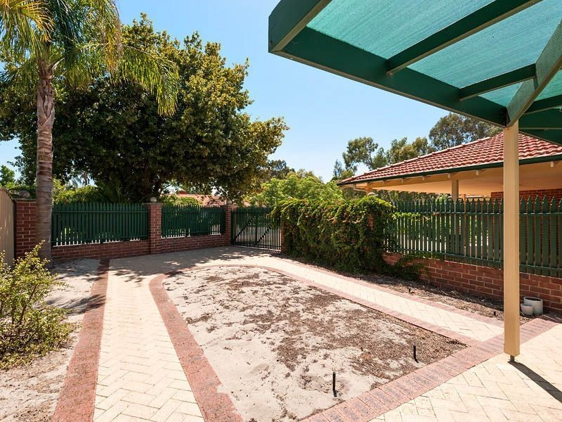 2 Oakland Heights, Leeming WA 6149