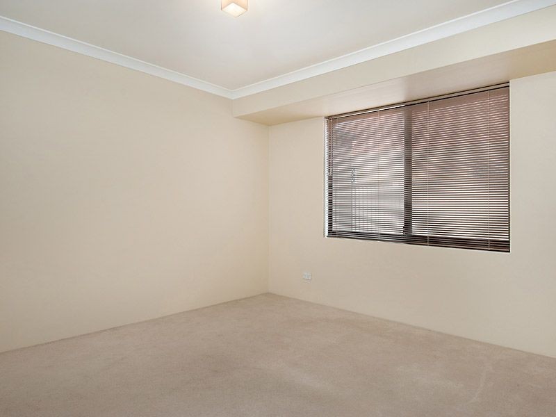 1 Sandmartin Drive, Southern River WA 6110