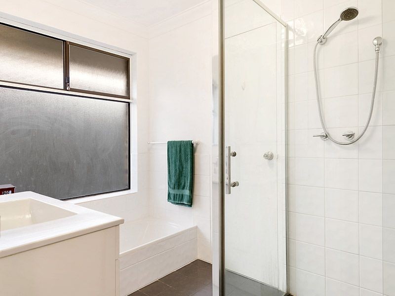 24 Blackthorne Crescent, South Lake WA 6164