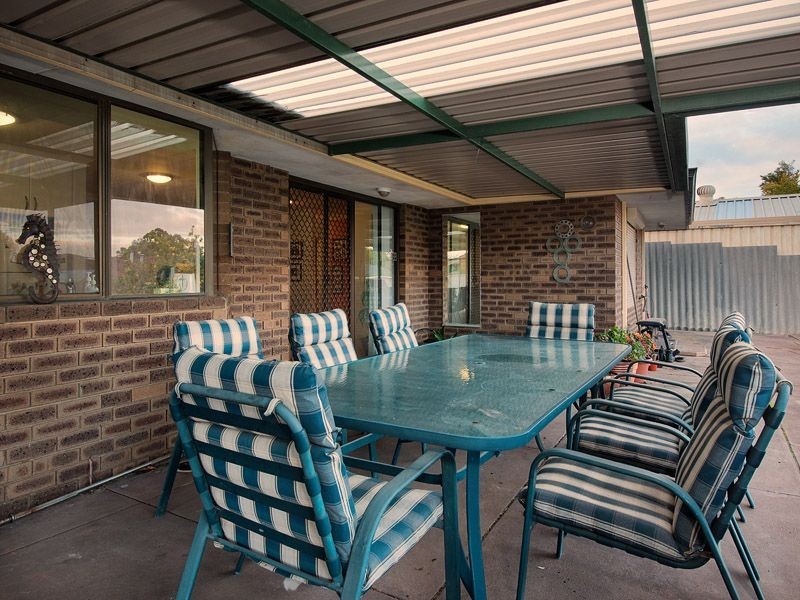 24 Blackthorne Crescent, South Lake WA 6164