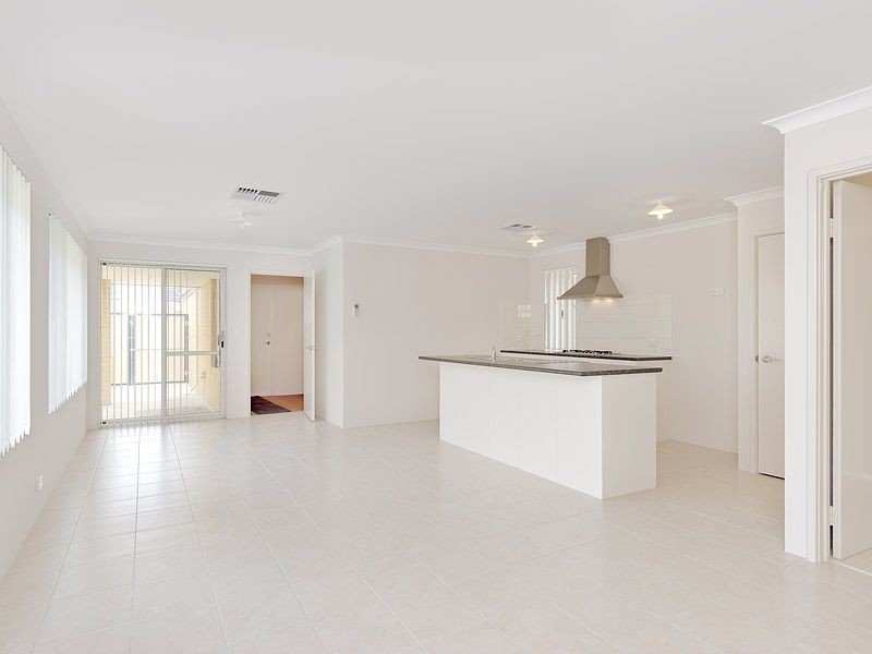 11 Posey Lane, Success WA 6164