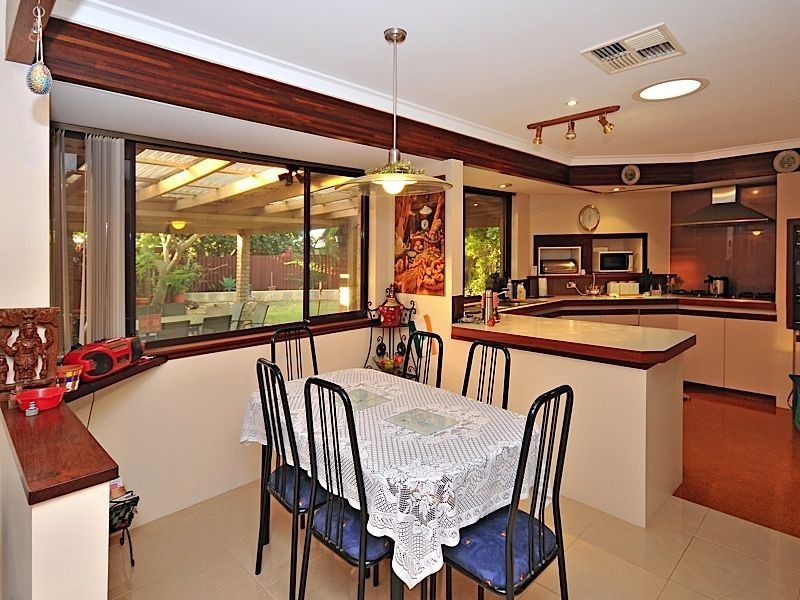 3 Dixey Court, Leeming WA 6149