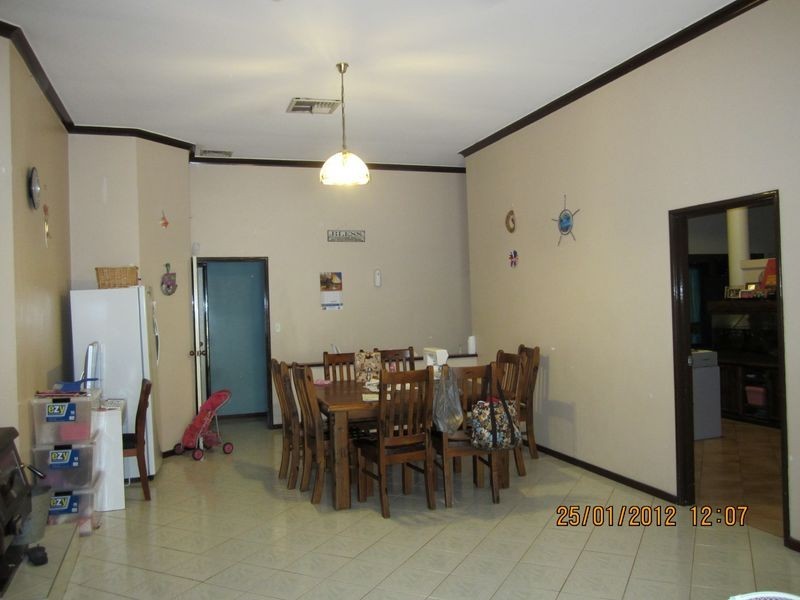 32 Kenby Chase, Wandi WA 6167