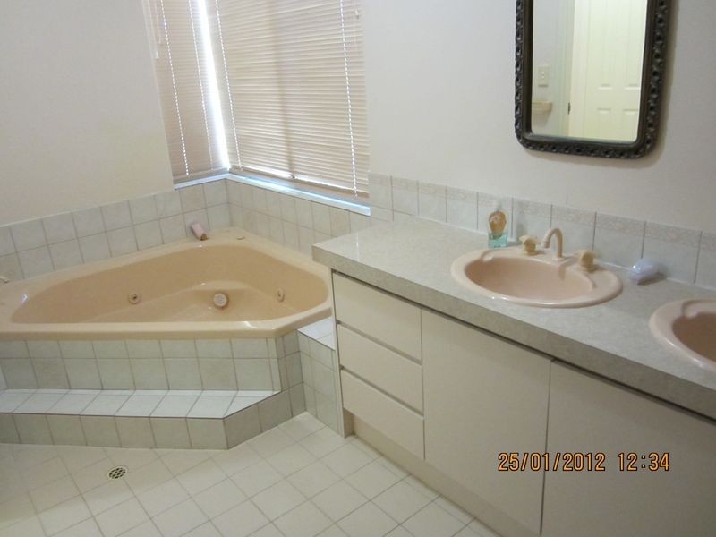 32 Kenby Chase, Wandi WA 6167