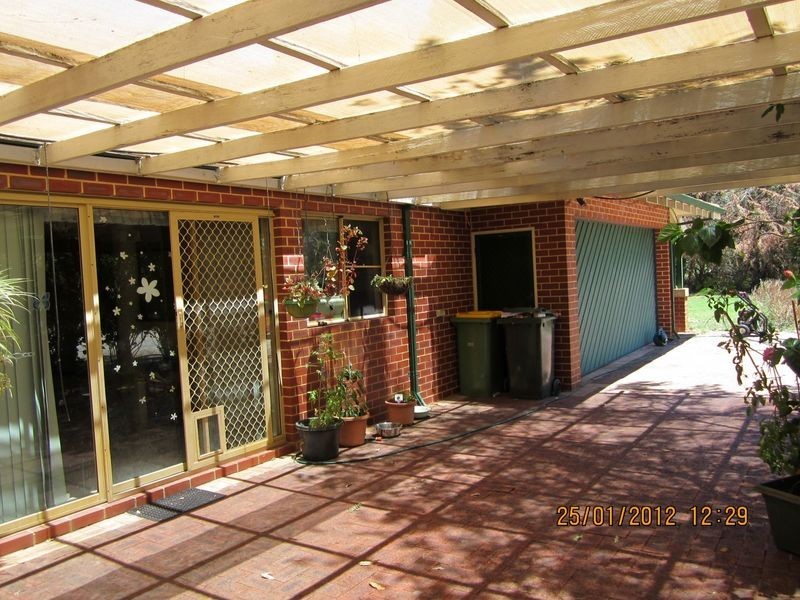 32 Kenby Chase, Wandi WA 6167