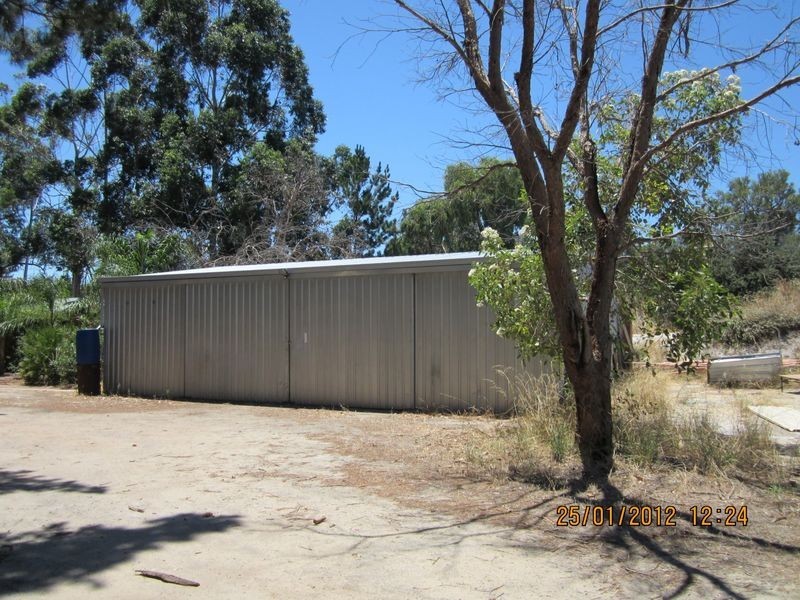 32 Kenby Chase, Wandi WA 6167