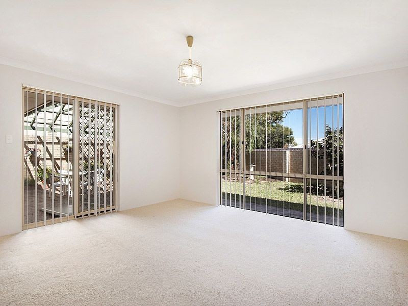 2/16 Wheeler Road, Karrinyup WA 6018