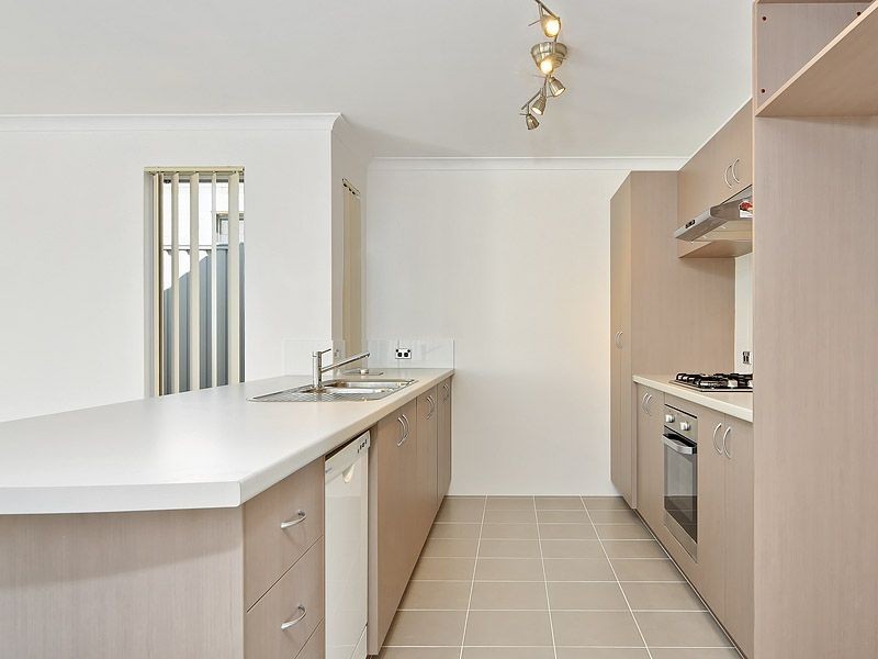 4 Balliol Court, Piara Waters WA 6112