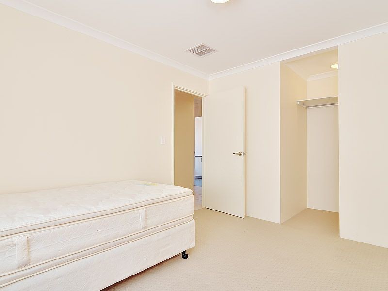 2 Wedgetail Crescent, Success WA 6164