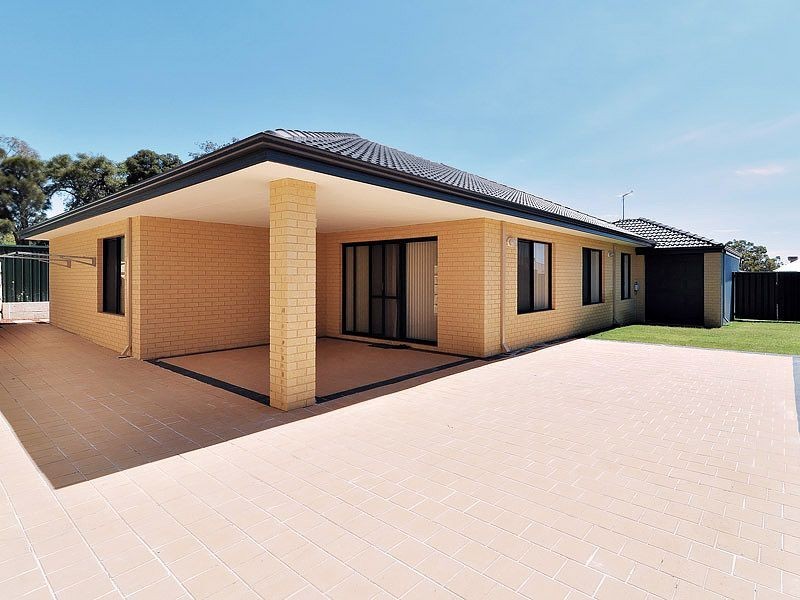 2 Wedgetail Crescent, Success WA 6164