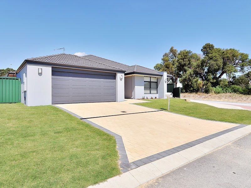 2 Wedgetail Crescent, Success WA 6164