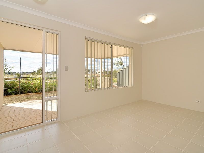 5 Roudnice Lane, Champion Lakes WA 6111