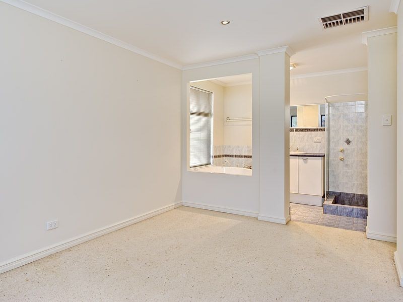 24 Kooralbyn Valley Crescent, Jandakot WA 6164
