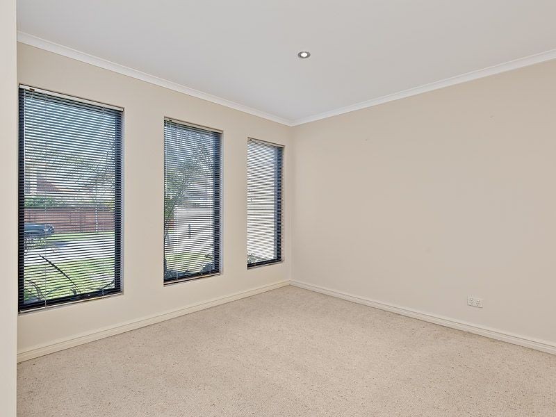 24 Kooralbyn Valley Crescent, Jandakot WA 6164