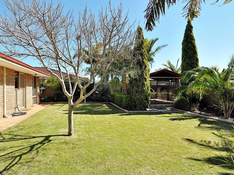 32 Pioneer Drive, Thornlie WA 6108