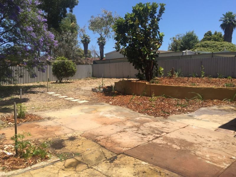 17 Tarndale Way, South Lake WA 6164