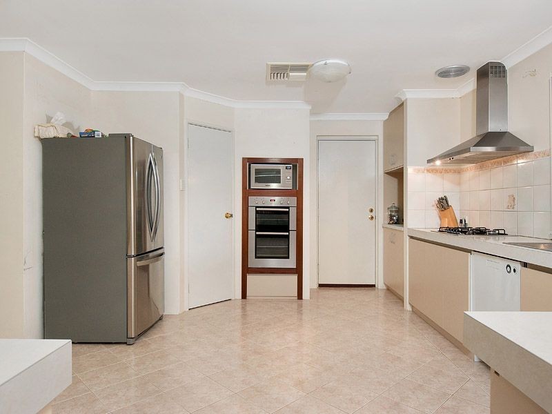 13 Hungerford Close, Canning Vale WA 6155